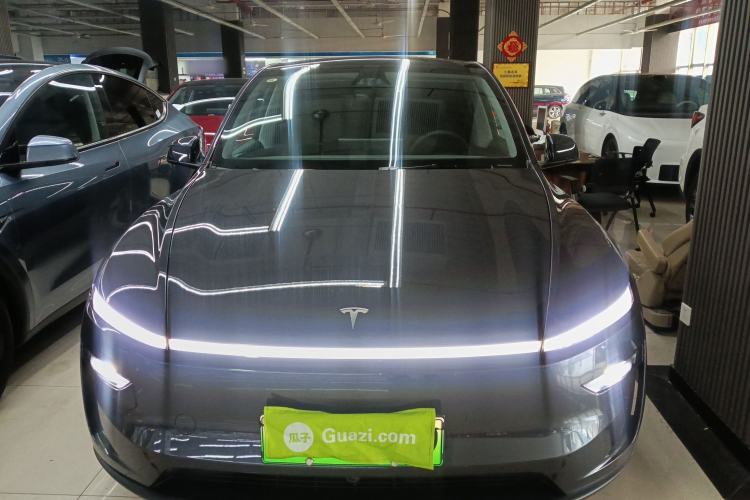 Used Tesla Model Y 2025 Long-Range All-Wheel-Drive Version
