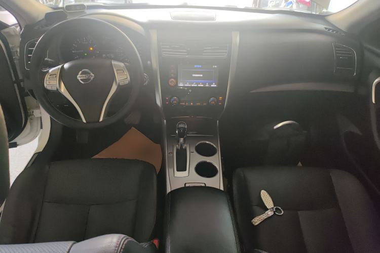 Used Nissan Teana 2016 Revised Version 2.0L XL Comfort Edition Center Console