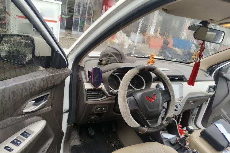 Used Wuling Hongguang 2021 1.5L Facelifted S Comfort Version with Electric Power Steering LAR Center Console