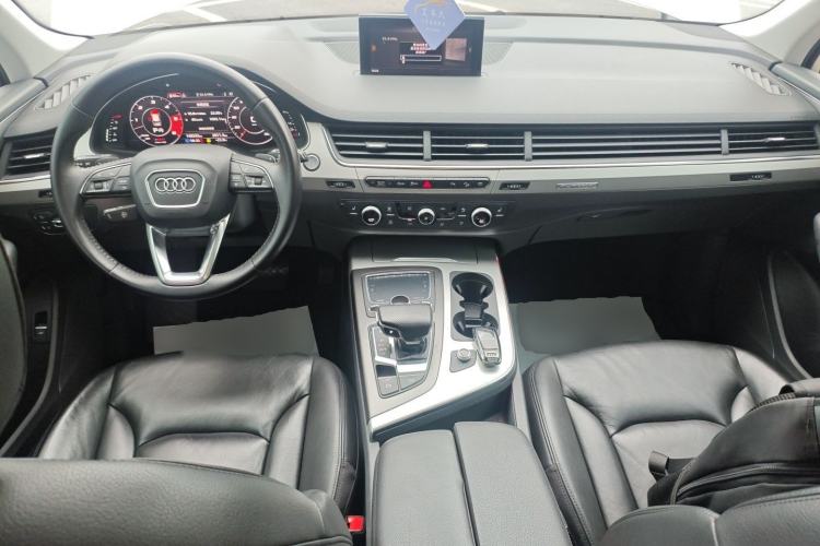 Used Audi Q7 2018 45 TFSI Technology Edition Center Console