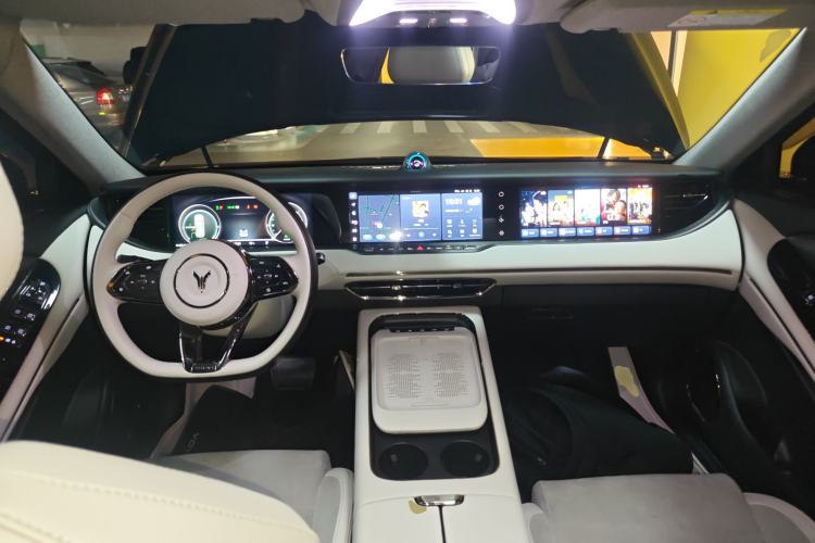 Used VOYAH FREE 2025 318 259 km All-Wheel-Drive Exploration Edition