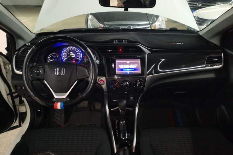 Used Honda Crider 2015 1.8L automatic luxury edition
