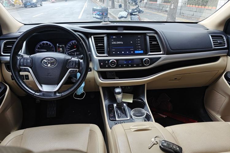 Used Toyota Highlander 2018 2.0T Four-Wheel Drive Prestige Version 7 Seats China VI Standard Center Console