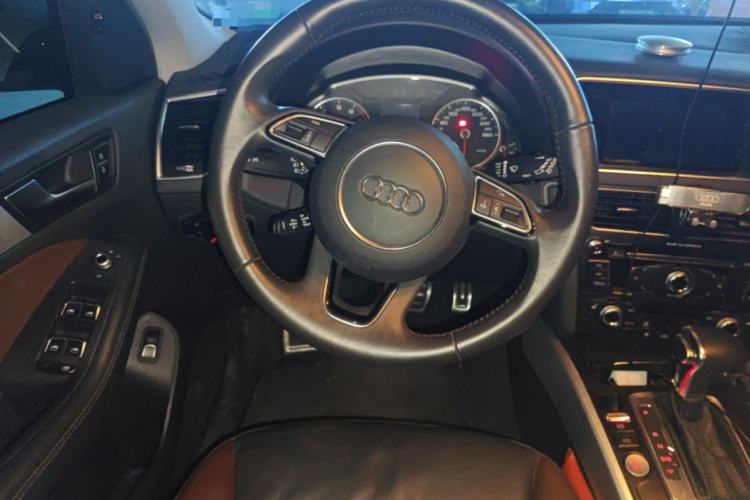 Used Audi Q5 2017 Plus 40 TFSI Technology Model
