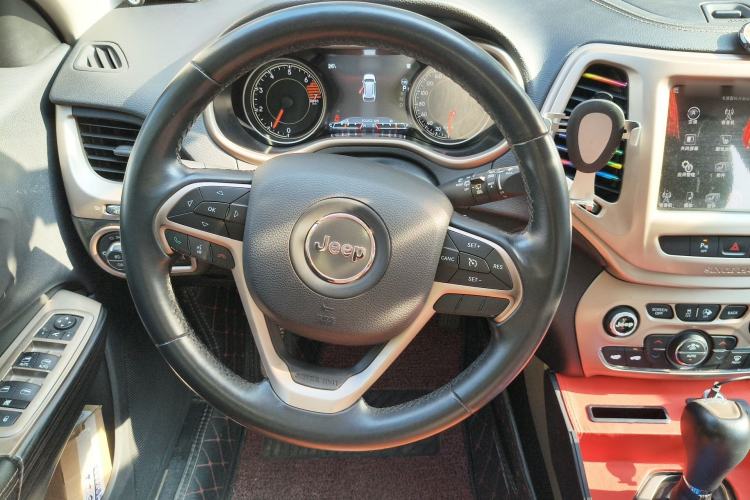 Used Jeep Cherokee 2016 2.4L Leading Smart Version
