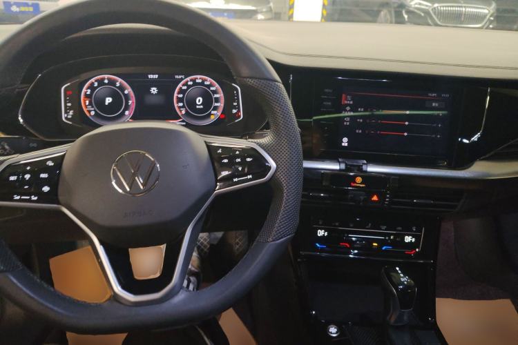 Used Volkswagen Passat 2024 380TSI Dragon Edition Center Console