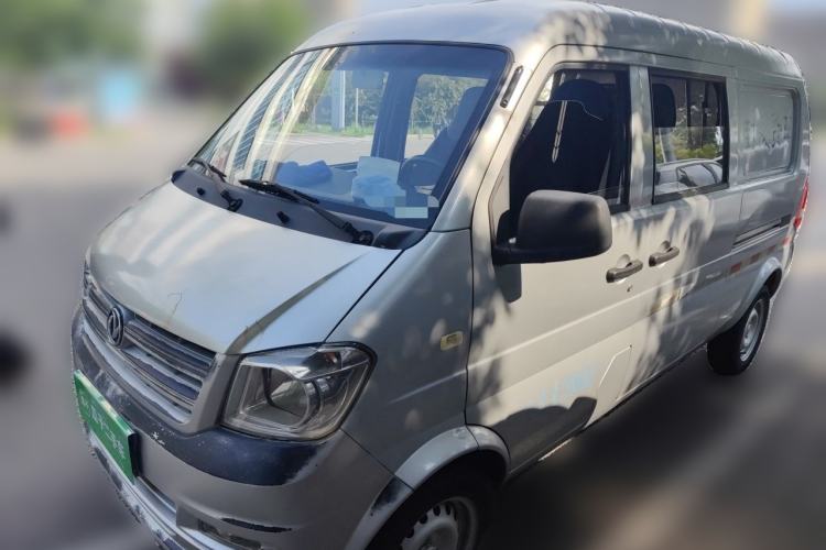 Used Dongfeng Xiaokang K05S Dongfeng Sokon K05 S.1.0, five-seater, manual transmission, light-duty enclosed van