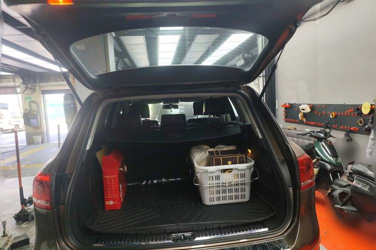 Used Volkswagen Touareg 2011 3.0 TDI Diesel Comfort Version Trunk