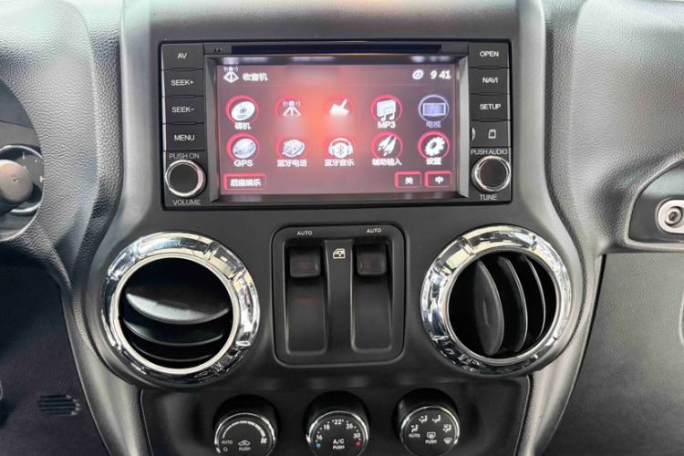 Used Jeep Wrangler 2013 3.6L Sahara two-door model