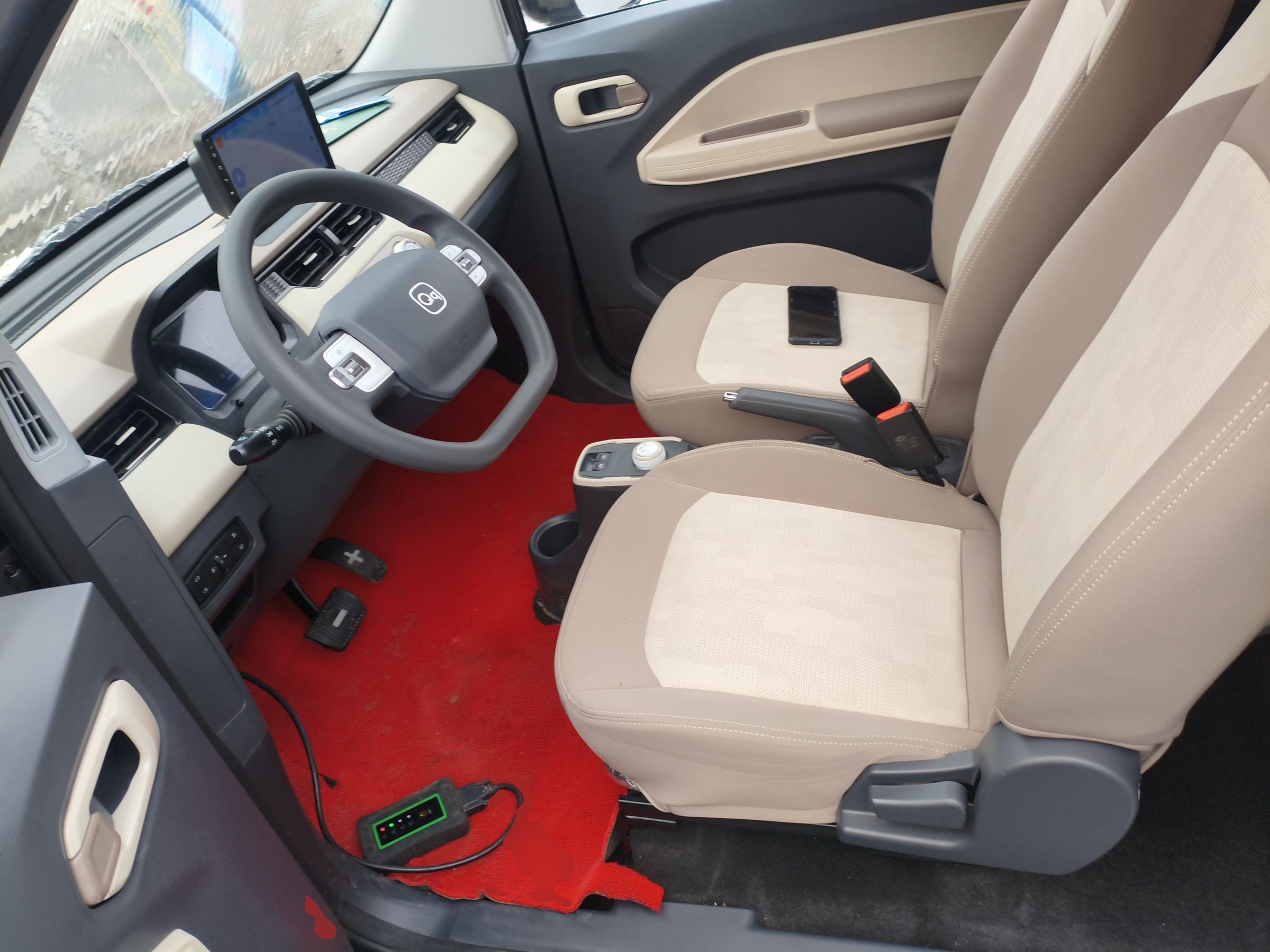 المقاعد الأمامية داخل السيارة