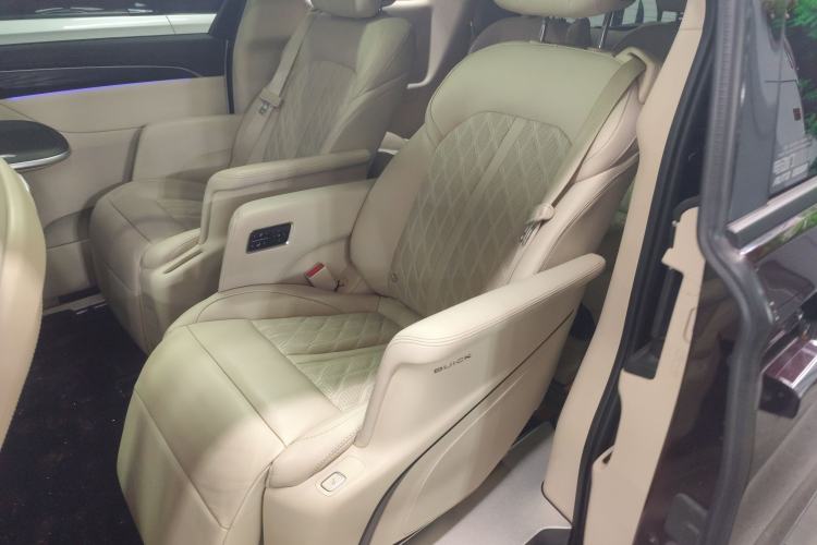 Used Buick GL8 2022 Avenir Aivia Six-Seat Deluxe Edition Left Rear Seat