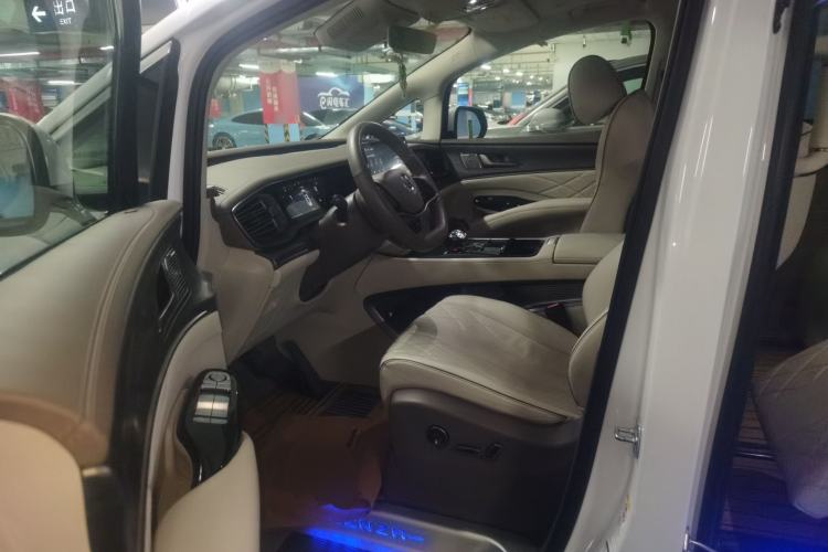 Used Denza D9 2022 DM-i 1040 Prestige Model
