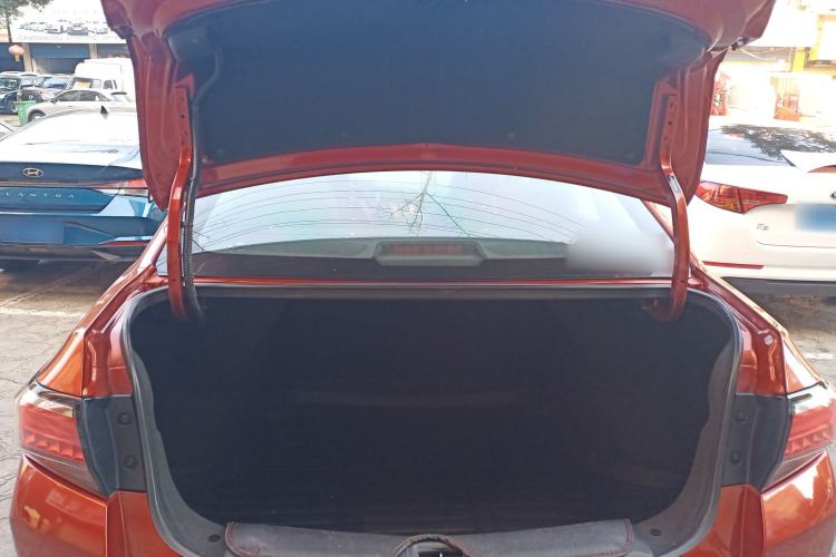 Used Venucia D60 2018 1.6L CVT Smart Connect Elite Edition Trunk