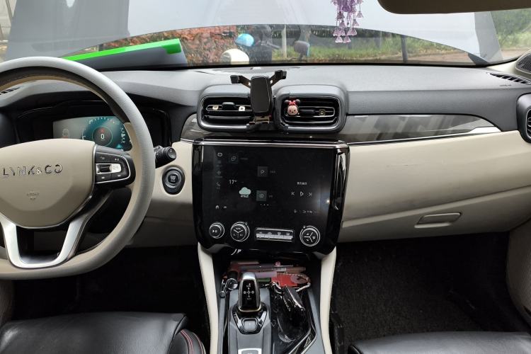 Used Lynk & Co 02 2021 1.5TD DCT Two-Wheel Drive Champion Edition Center Console