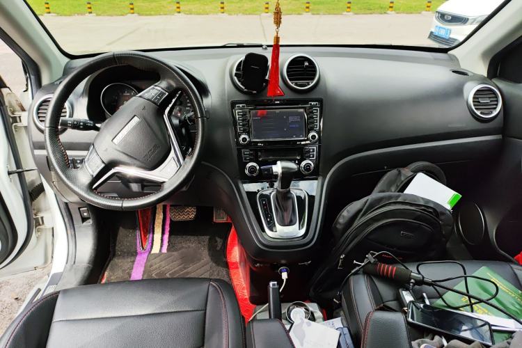 Used Haval H6 2016 Upgraded Model 1.5T Automatic Two-Wheel Drive Elite Version Center Console