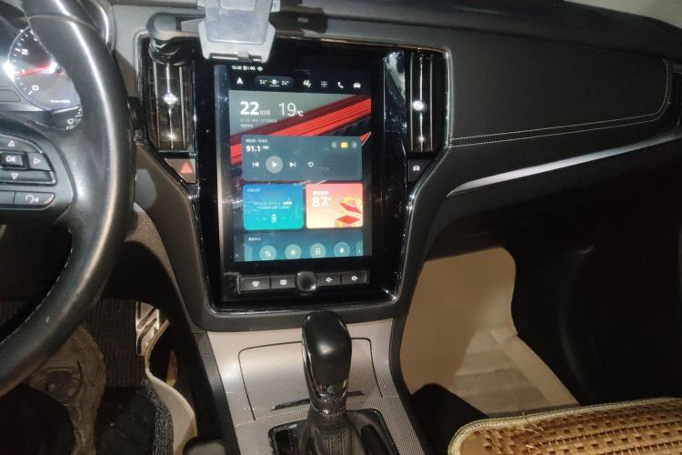 Used Roewe RX5 2016 20T Two-Wheel Drive Automatic Internet Smart Edition
