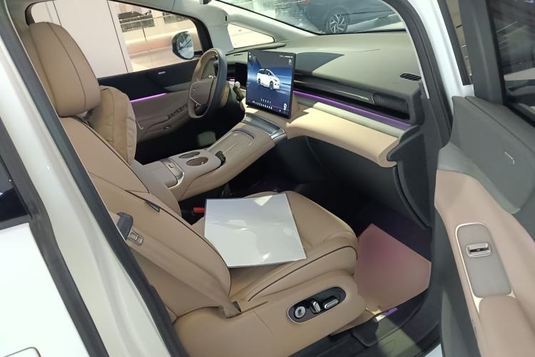 Used XPeng X9 2025 740 Ultra-Long Range Max Right Front Seat