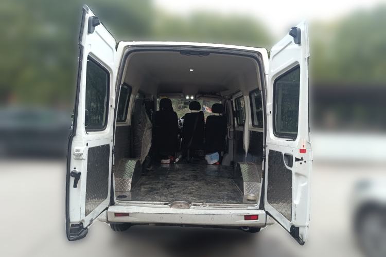 Used SAIC MAXUS Xintu V80 2021 2.0T Manual Classic Aoyuntong Short Wheelbase Mid-Roof 5/6-Seater