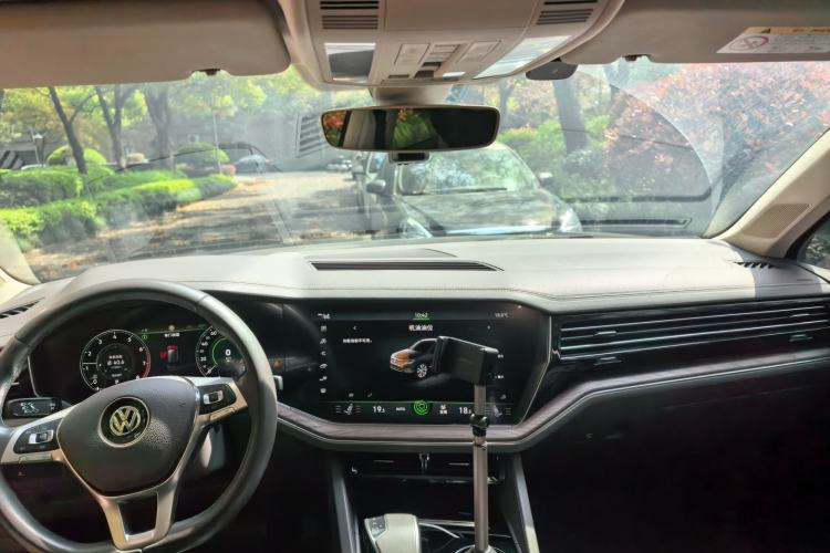 Used Volkswagen Touareg 2020 3.0 TSI Luxury Edition China VI Center Console