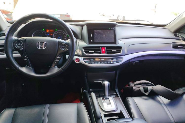 Used Honda Crosstour 2014 2.4L Luxury Edition Center Console
