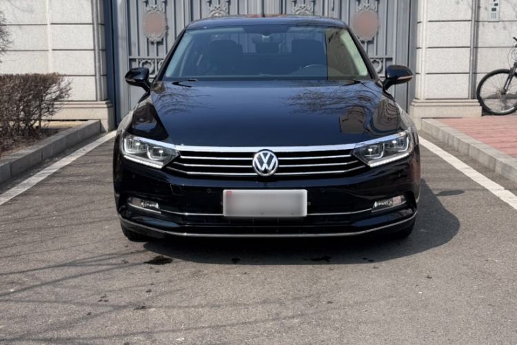 Used Volkswagen Magotan 2017 330TSI DSG Luxury Model Exterior 4