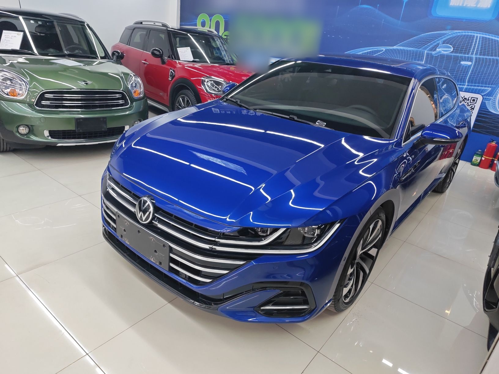 تحت مقدمة السيارة