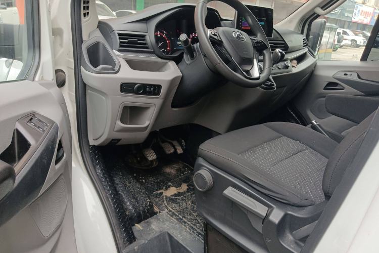 Used SAIC MAXUS Xintu V90 2022 2.0T Manual – Yunjie Front-Wheel-Drive Short Wheelbase Mid-Roof Design with Single Rear Tire 6-Seater