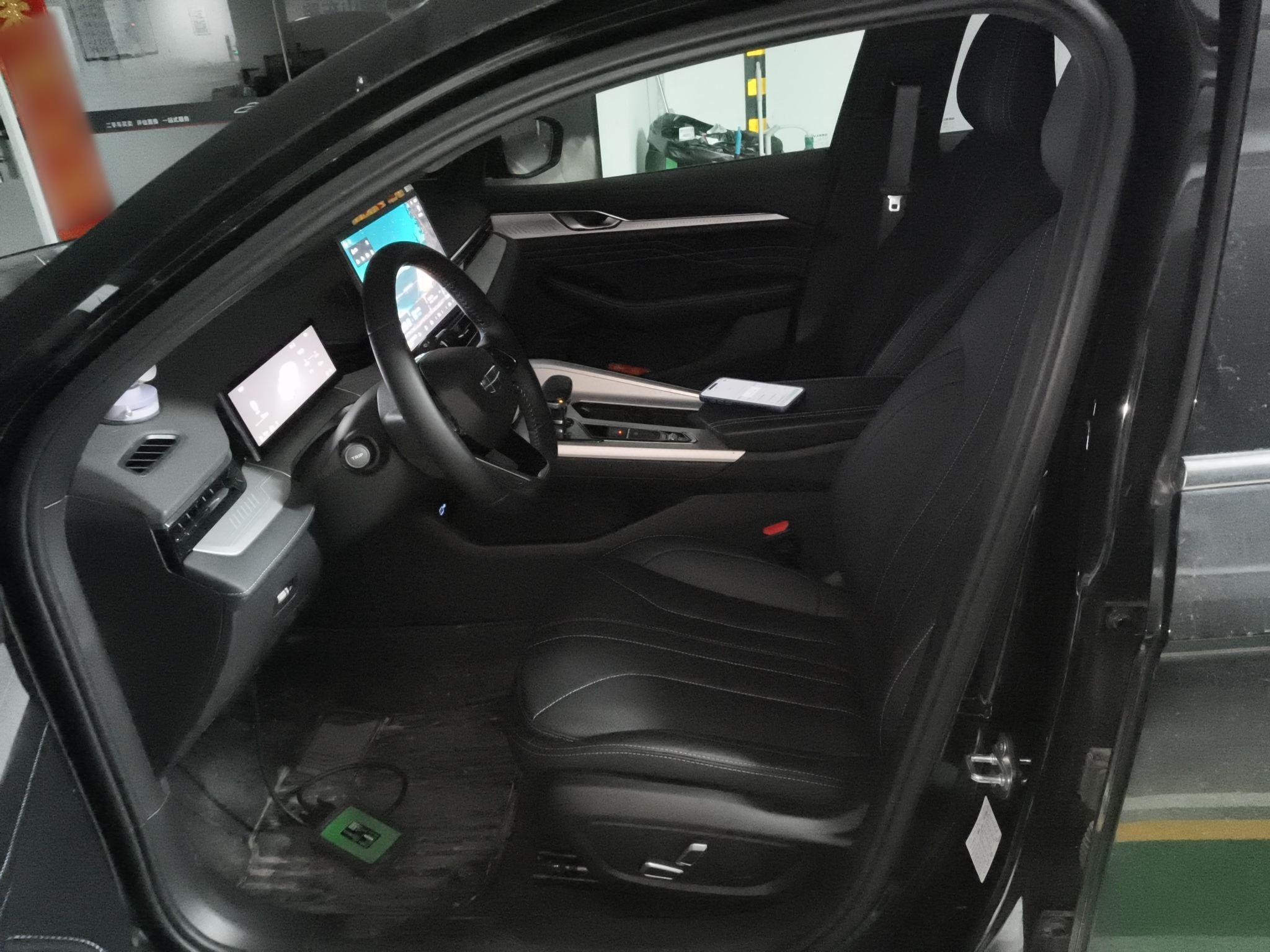 Переднее сиденье в автомобиле