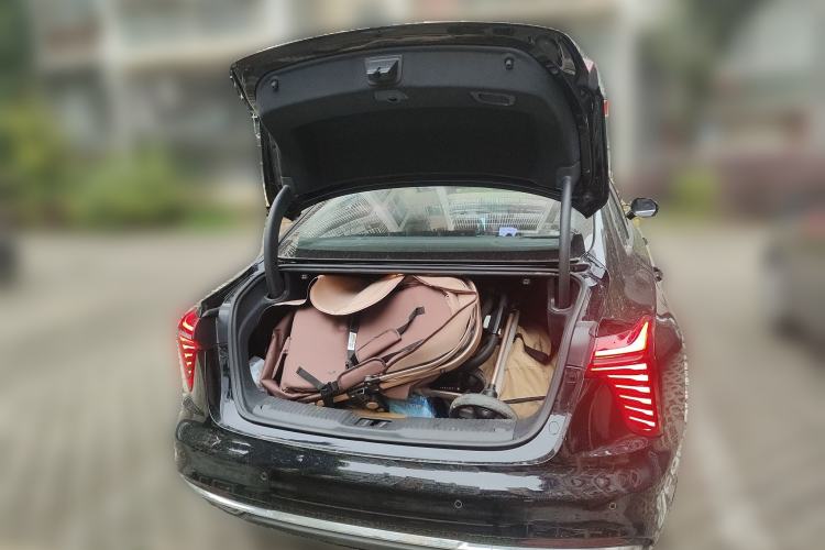 Used Hongqi H5 2023 1.5T HEV Smart Connect Flagship Edition Trunk