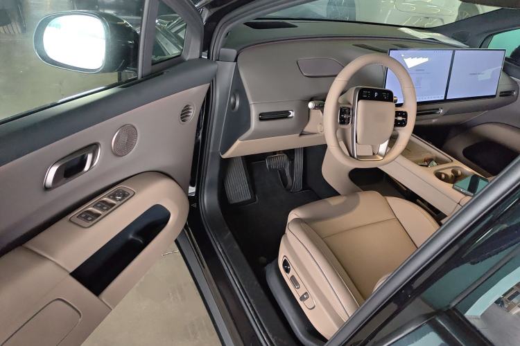 Used Li Auto i6 2025 Model Two-Wheel-Drive Standard Type
