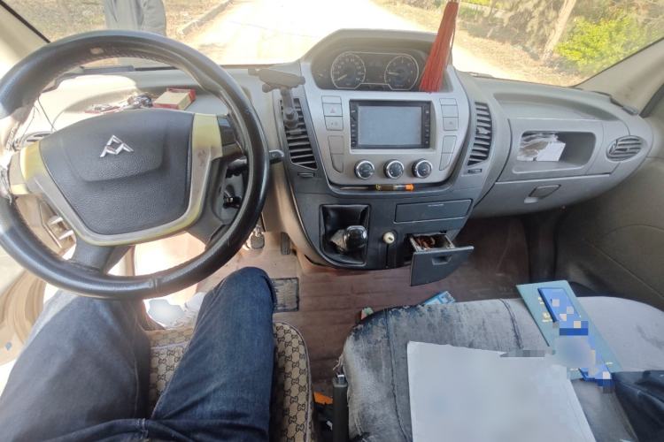 Used SAIC MAXUS Xintu V80 2014 2.5T Aoyuntong Short Wheelbase Low Roof