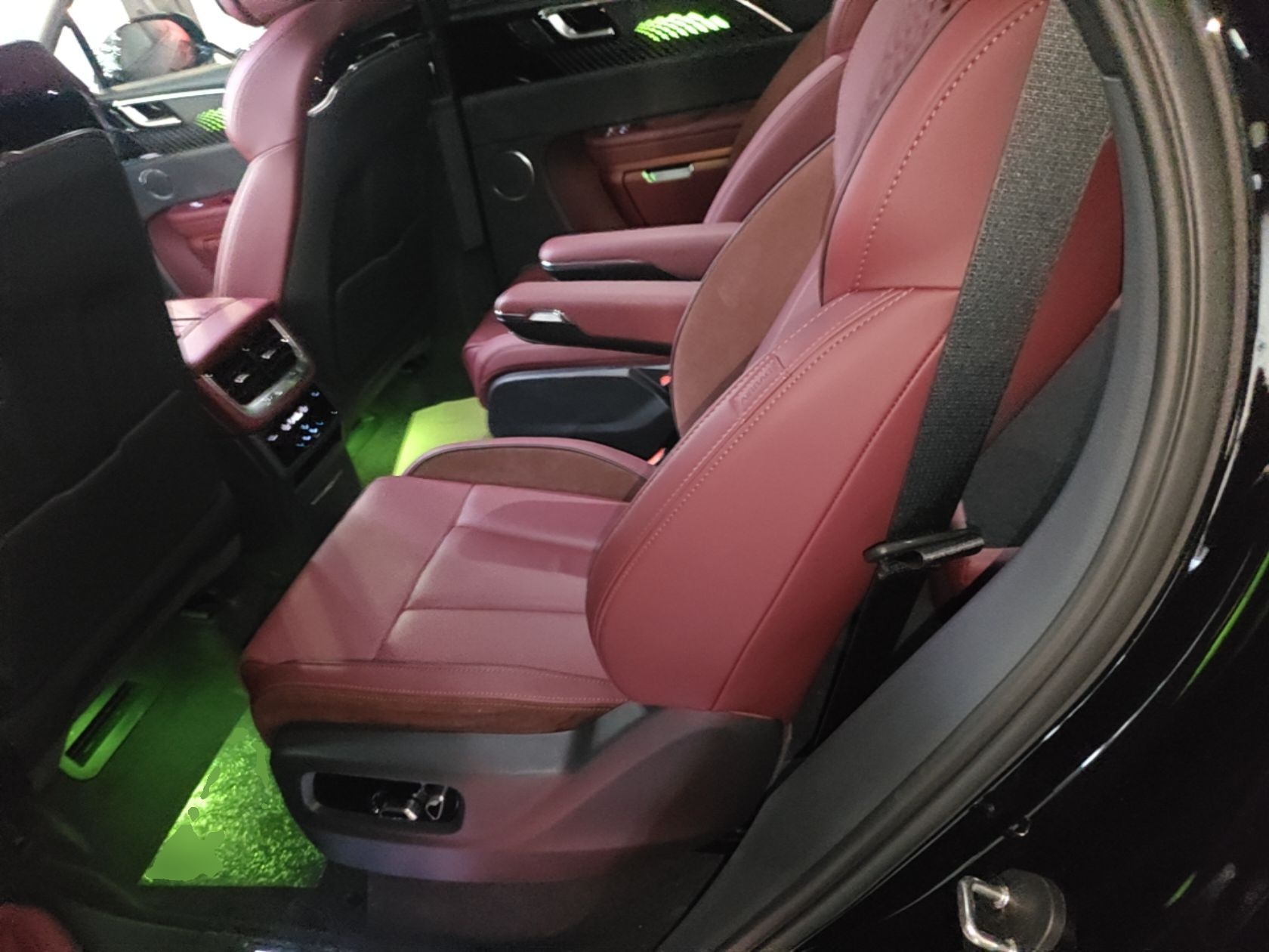Hongqi E-HS9 2022 690 km Range Flagship Edition Six Seats — снимка 20