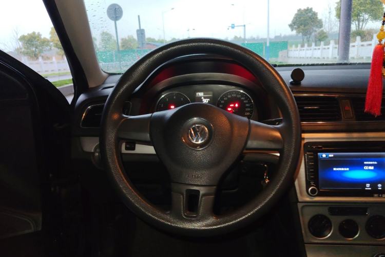 Used Volkswagen Lavida 2013 Restyled Classic 1.6L Manual Comfort Edition Steering Wheel