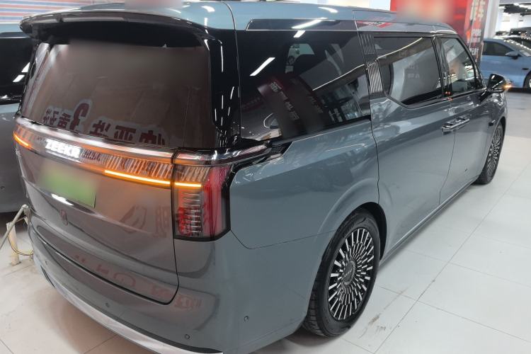 Used Zeekr 009 2024 7-Seater Walk-Through Version Four-Wheel Drive 108 kWh
