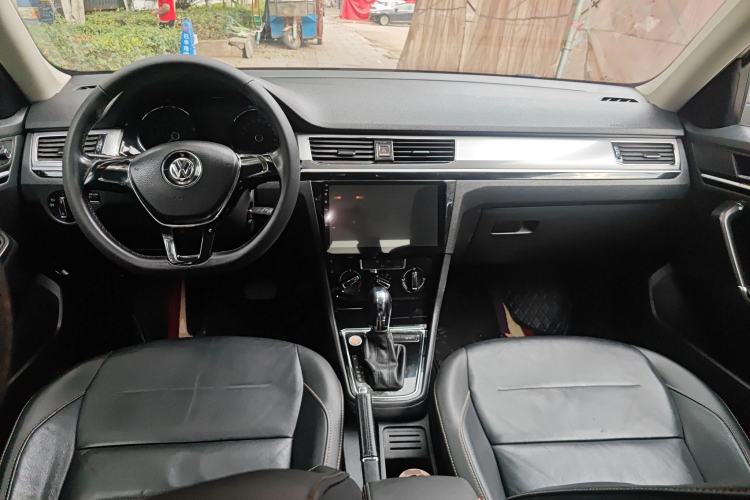 Used Volkswagen Bora 2017 1.6L Automatic Comfort Model Center Console