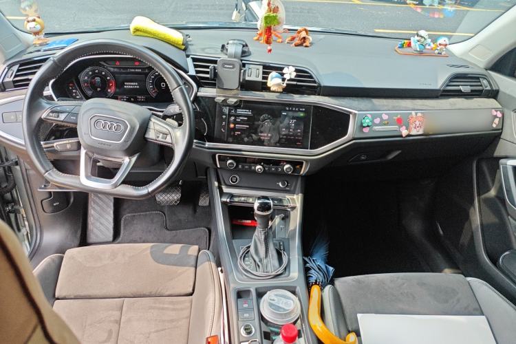 Used Audi Q3 2022 35 TFSI Fashion Dynamic Model Center Console