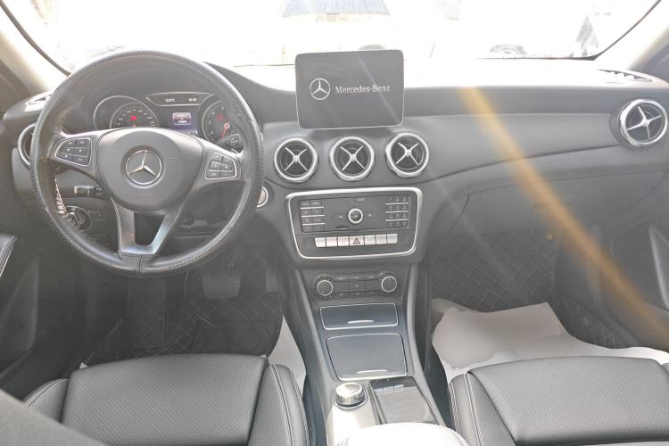 Used Mercedes-Benz GLA 2018 GLA 200 Sport Edition Center Console