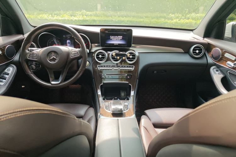 Used Mercedes-Benz GLC 2019 GLC 260 L 4MATIC Dynamic Model Center Console