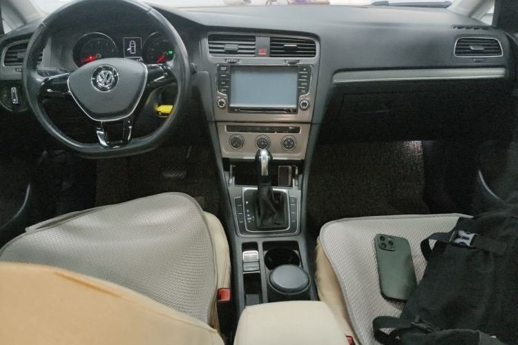 Used Volkswagen Golf 2014 1.6L Automatic Comfort Model Center Console