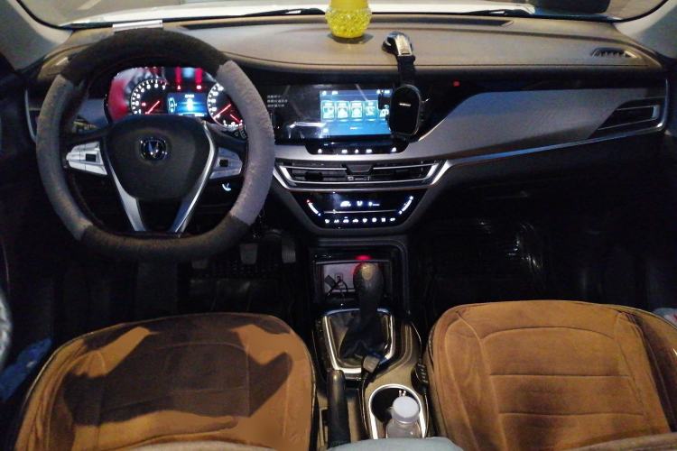 Used CHANGAN CS35PLUS 2019 1.6L Manual E-Link Upgrade Edition
