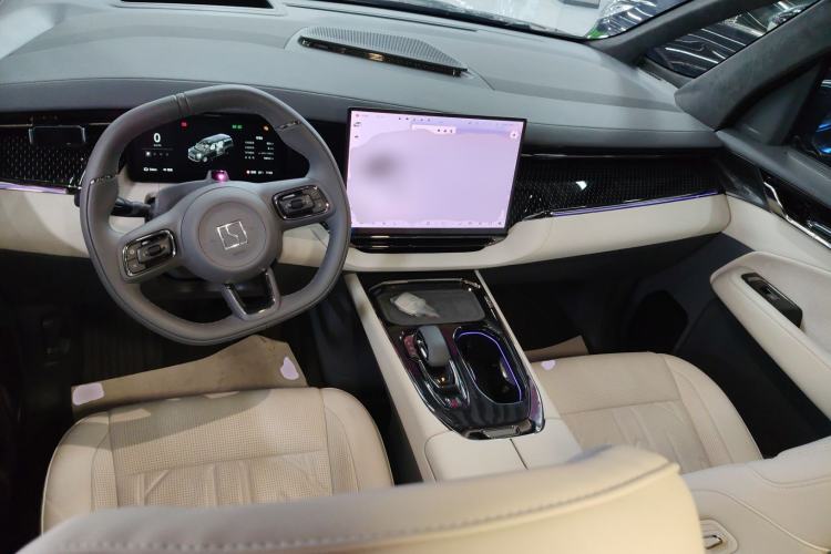 Used Zeekr 009 2024 7-Seater Aisle Version 108 kWh Center Console