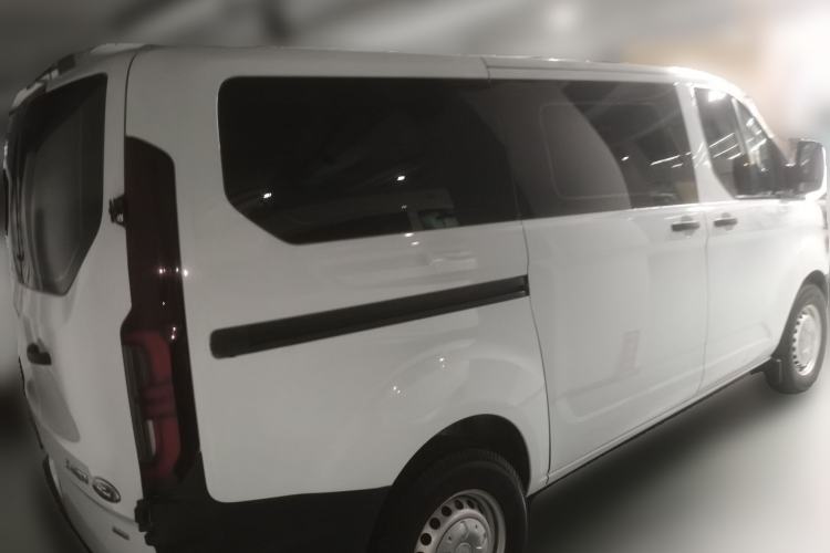 Used Ford Transit 2023 2.0T Diesel Automatic Multi-Function Commercial Vehicle Short Wheelbase Mid-Roof Design 5/6 Seats