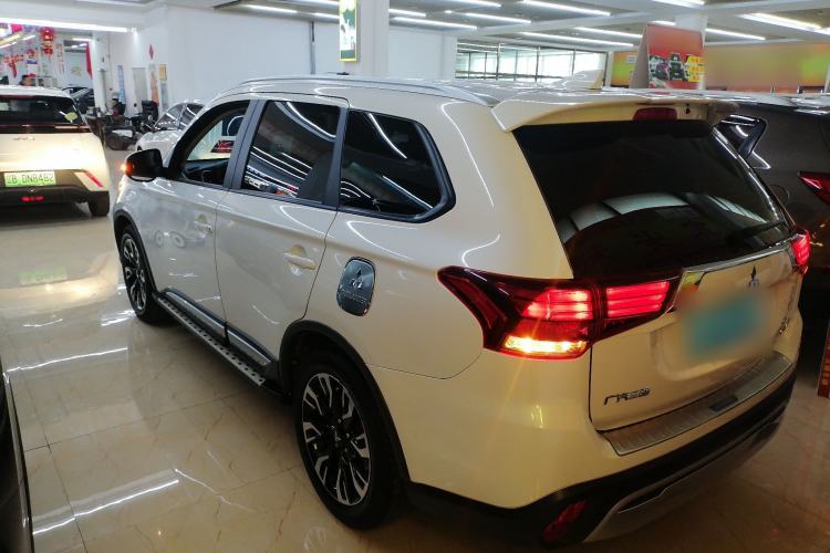 Used Mitsubishi Outlander 2019 2.0L Two-Wheel Drive Comfort Edition 7-Seater China VI Standard
