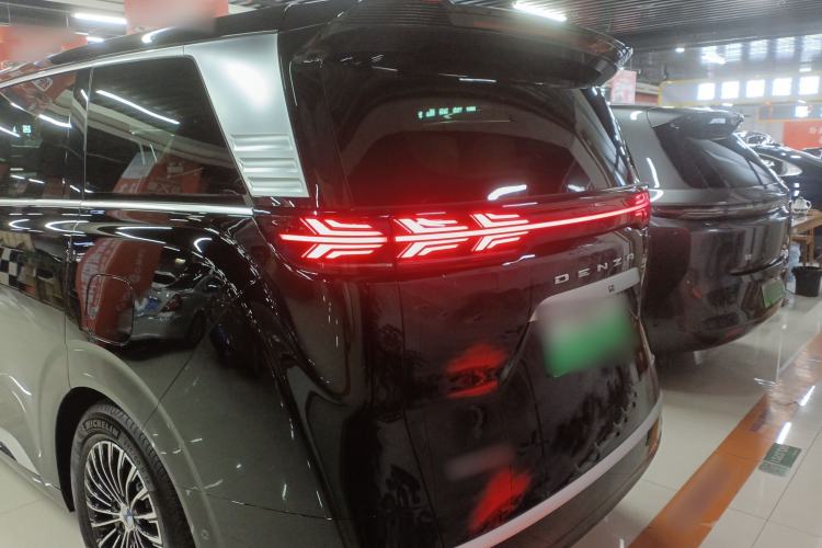 Used Denza D9 2024 DM-i 980 Four-Wheel Drive Flagship Model
