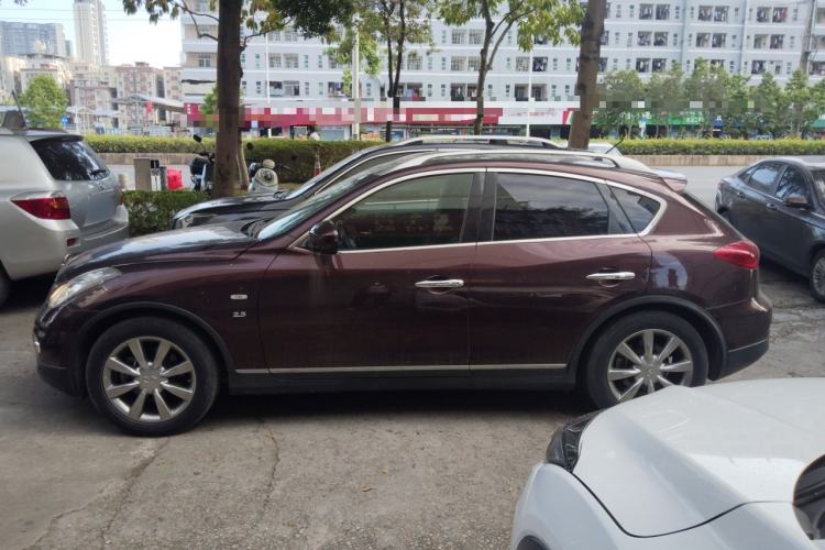 Used Infiniti QX50 2013 2.5L Two-Wheel-Drive Elegant Edition