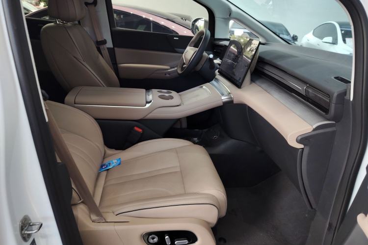 Used XPeng X9 2025 740 Ultra-Long Range Max
