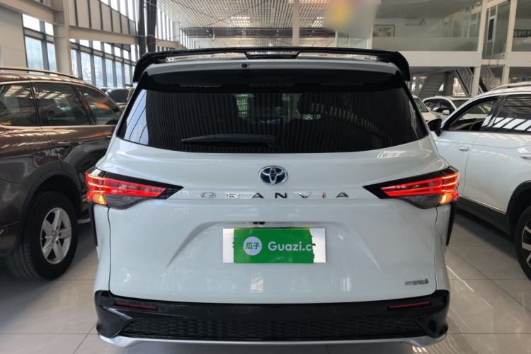 Used Toyota Granvia 2023 2.5L Hybrid Flagship VIP Edition