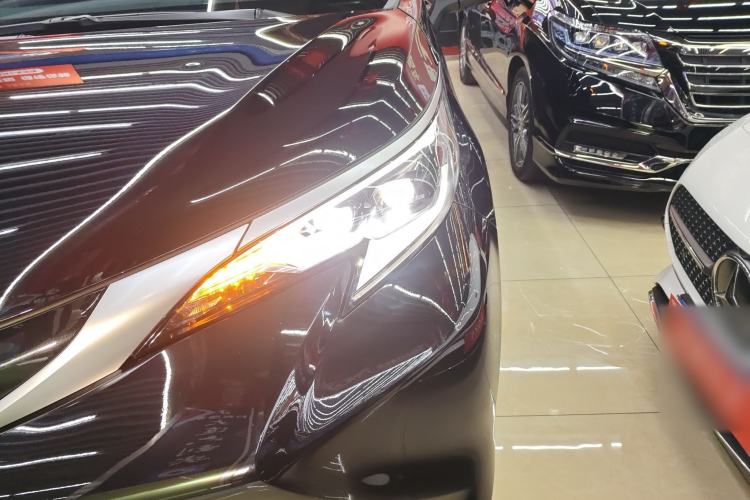 Used Toyota Sienna 2023 2.5L Hybrid Platinum Edition