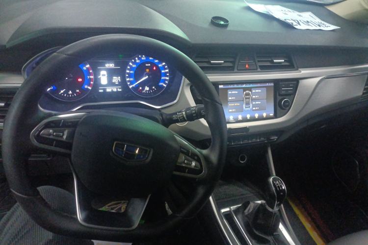 Used Geely Auto Vision X3 2019 Upgraded Model 1.5L Manual Elite Version Center Console