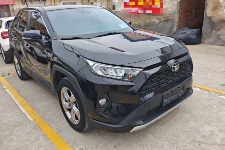 Used Toyota RAV4 2022 2.0L CVT Two-Wheel Drive Fashion Plus Edition Front Right 45 Deg